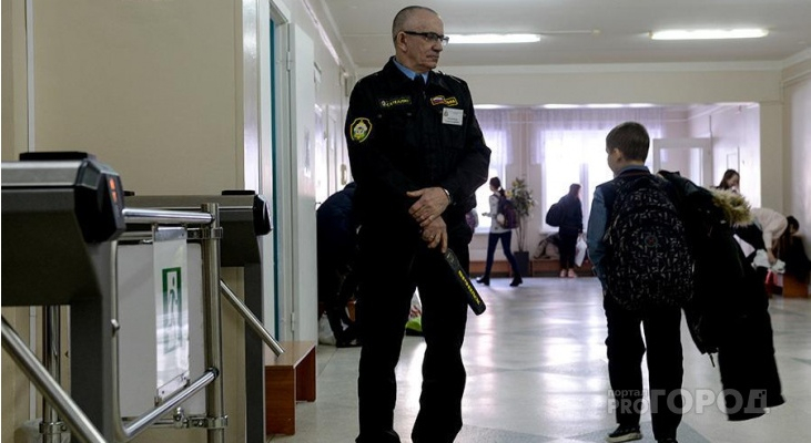 После трагедии в Керчи в кировских школах задумались о частной охране