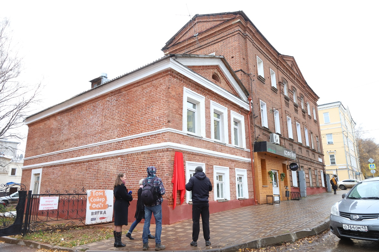 Волонтеры отреставрировали историческое здание на улице Спасской