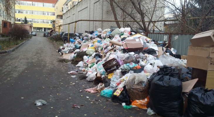 Три кировские УК получили штраф 450 тысяч рублей за неубранный мусор