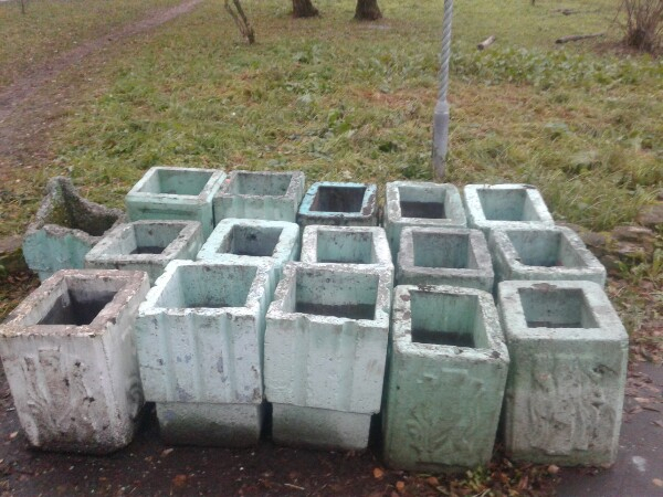 В парке имени Гагарина уберут часть бетонных урн