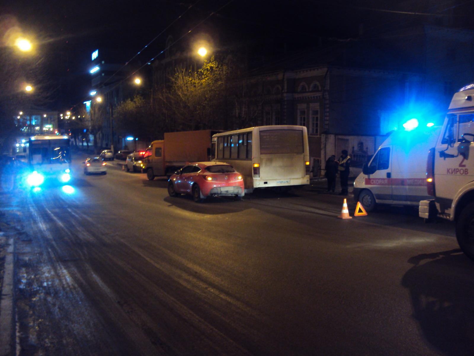 В Кирове водитель автобуса спровоцировал массовое ДТП с пятью пострадавшими