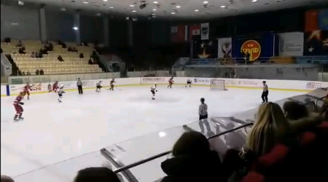 Чепецкая "Олимпия" пропустила 18 шайб в ворота: судью матча отстранили