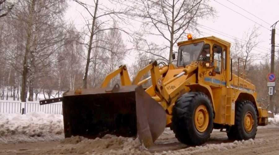 "Не выше тройки": специалисты оценили качество уборки снега на кировских дорогах