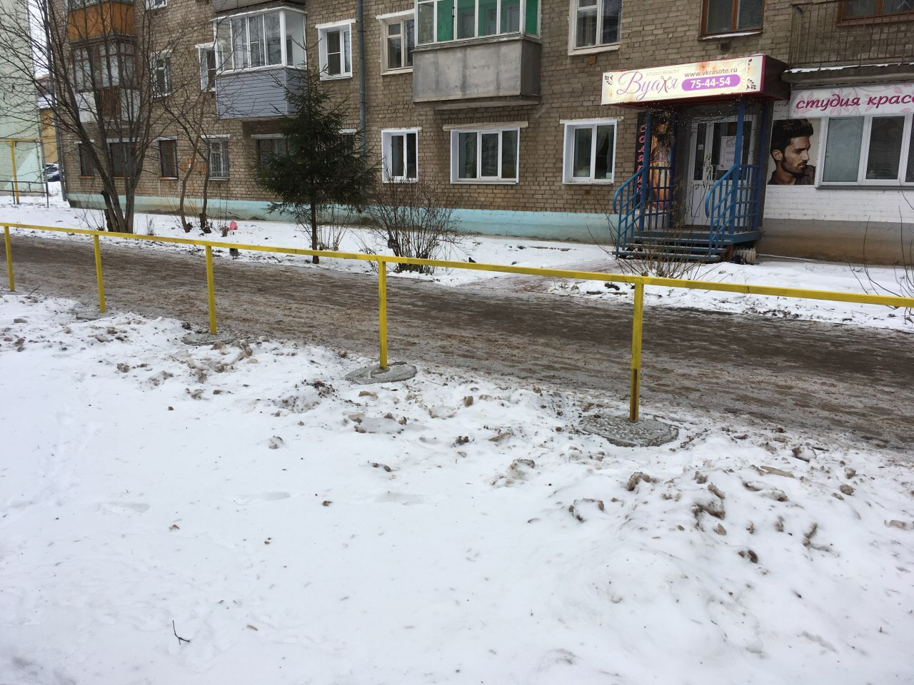 "Инвалидов никто не спросил, будут ли удобны им поручни": кировский урбанист о новых ограждениях