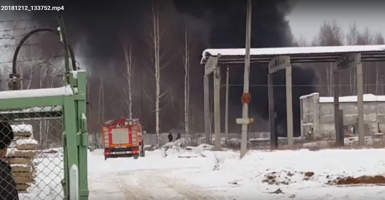 Соцсети: в Кирове произошел крупный пожар на производственном предприятии