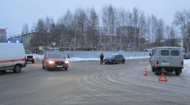 В Кирове "буханка" сбила оформлявшего ДТП аварийного комиссара