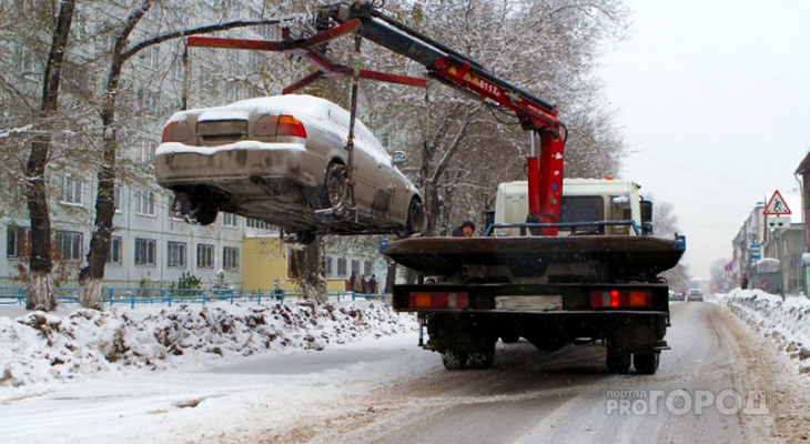 В Кирове начали эвакуировать машины, которые мешают уборке снега