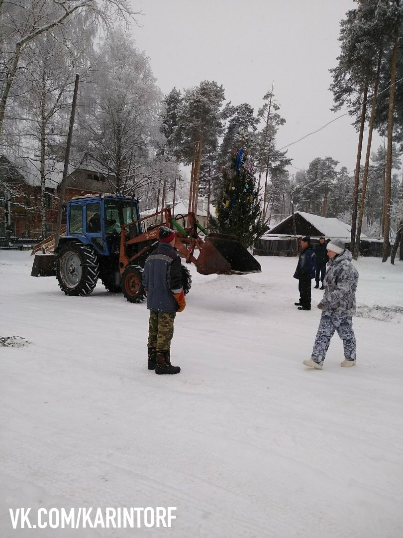 В Кирово-Чепецке поставили одну из самых маленьких новогодних елок