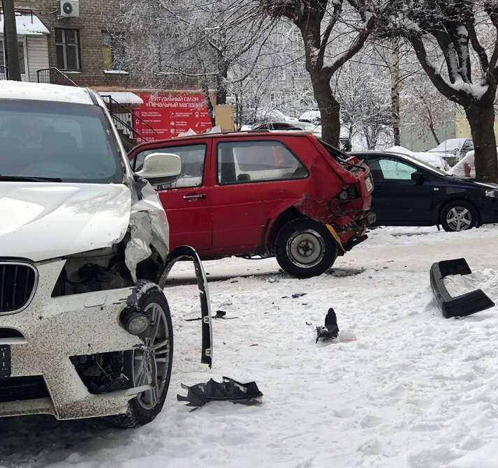 В центре Кирова столкнулись пять машин