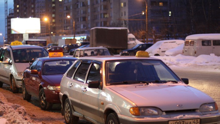 Стали известны новогодние тарифы поездок на такси в Кирове