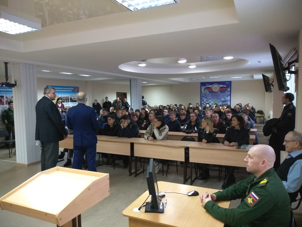 В Кирове прошла патриотическая акция «Послужим России вместе»