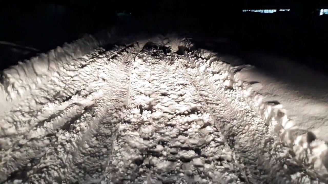 В Кировской области из-за снежного завала застряла машина скорой помощи