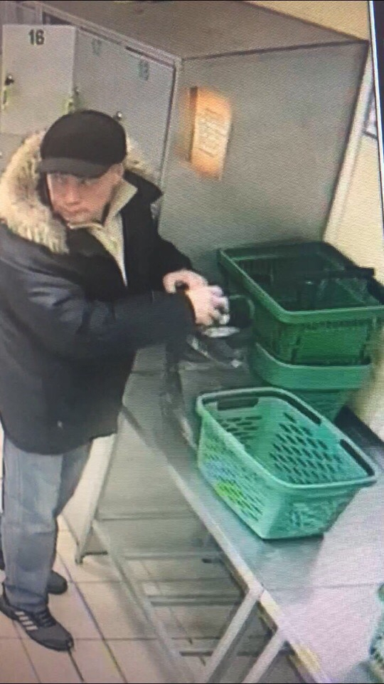 В Кирове ищут мужчину, который обокрал покупателя в магазине