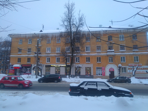 До первого несчастного случая: фото опасных сосулек на улицах Кирова