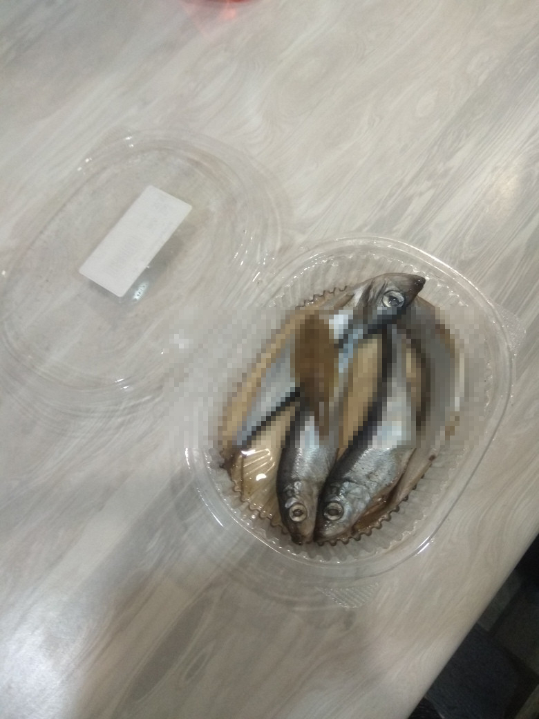 Житель Кирова купил в магазине кильку с морским тараканом