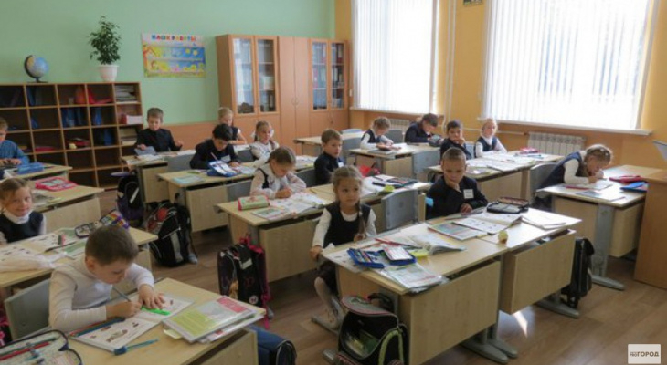 "Детей отправляют учиться в баню": родители выйдут на пикет из-за переноса частной школы в Кирове