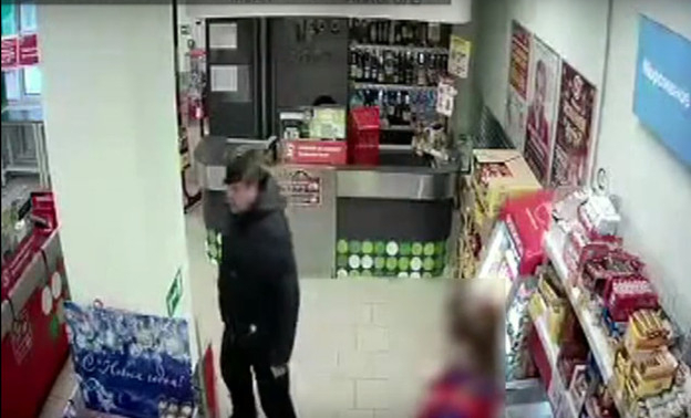 В Кирове разыскивают пенсионера, который напал на покупателя в продуктовом магазине