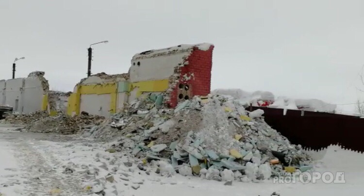 На Луганской разрушили здание магазина "Антибуржуй"