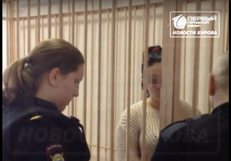 Подозреваемую в убийстве 3-летней дочери кировчанку арестовали в зале суда