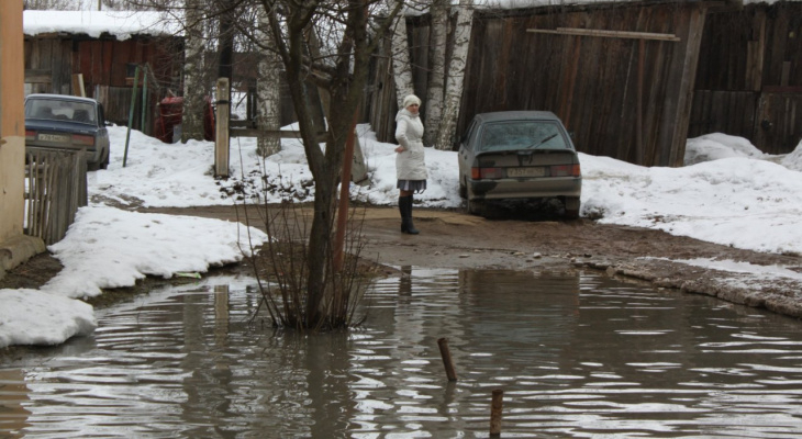 В администрации Кирова рассказали, в каких районах сделают наплавные тротуары в период паводка