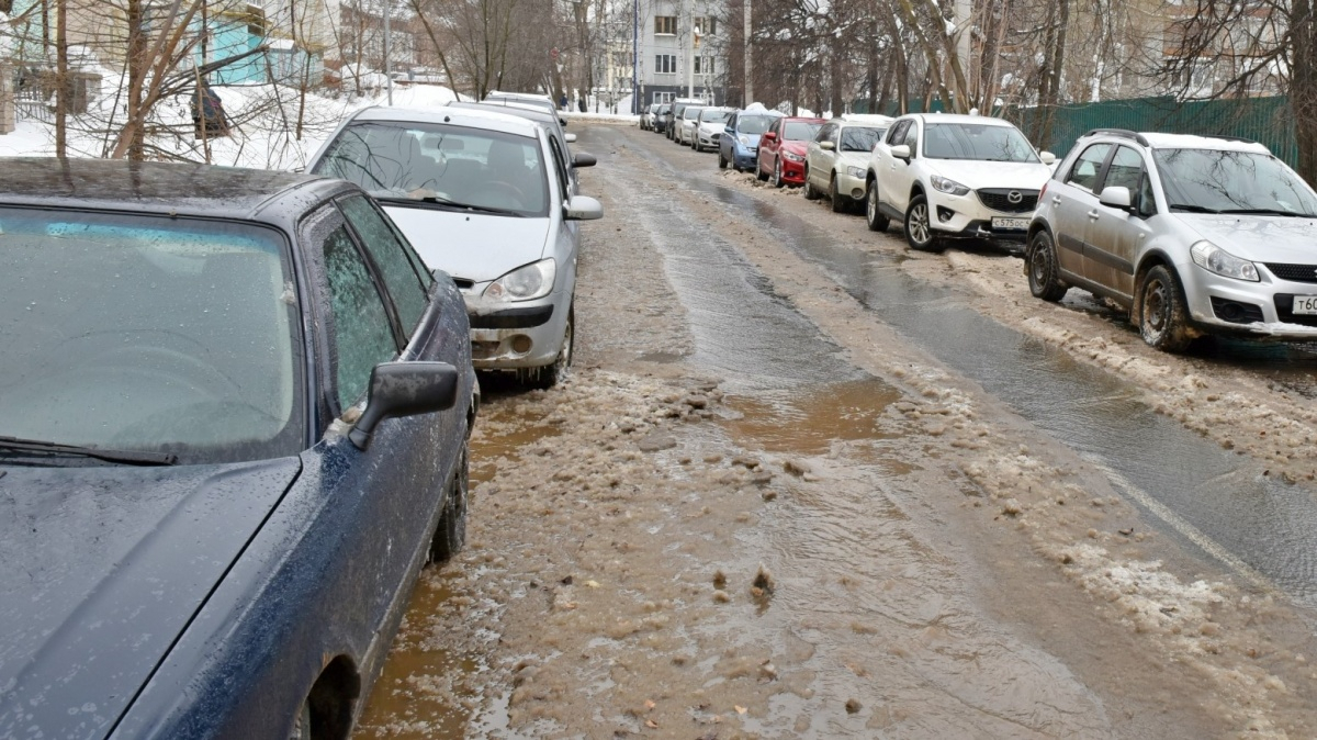 Из-за прорыва водопровода в Кирове затопило центральные улицы