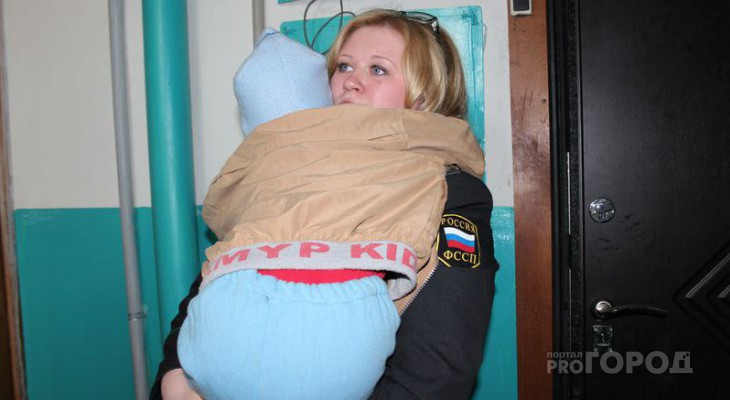 У жительницы Кировской области забрали двух малолетних детей: возбуждено уголовное дело