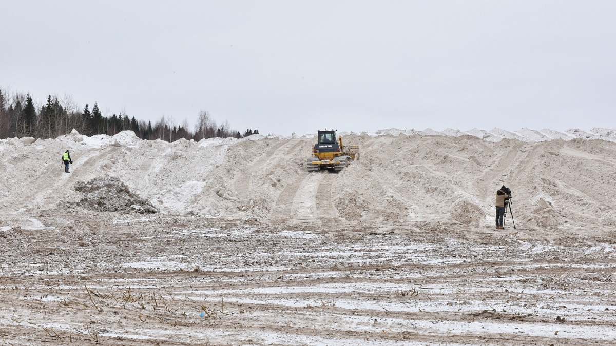 Стало известно, сколько тонн снега вывезли в этом сезоне на снежные полигоны Кирова
