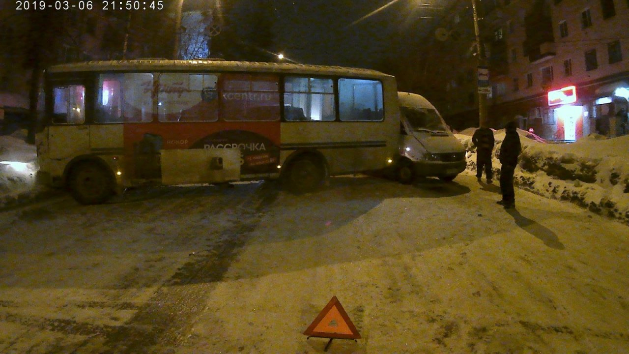 Вечером в Кирове произошли две серьезные аварии с участием автобусов