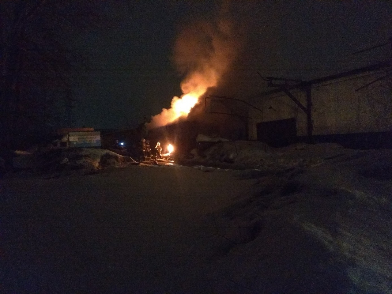 Ночью в Кирове произошел сильный пожар