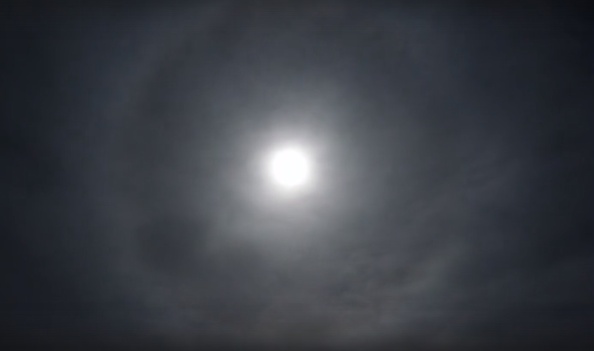 В Кировской области на видео засняли лунное гало