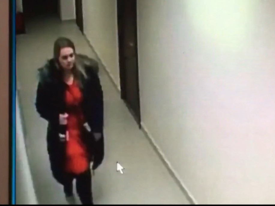 В Кирове полиция ищет женщину, которая украла куртку с деньгами
