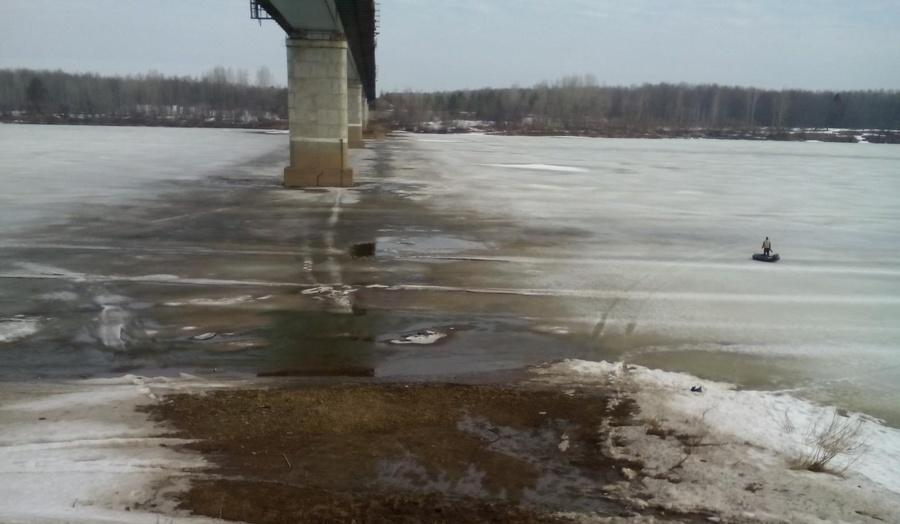 На реке Вятке водитель мотобуксировщика провалился под лед и утонул