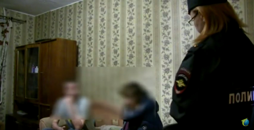 В Кирове женщина заперла двоих детей 2 и 3 лет дома и ушла к подруге