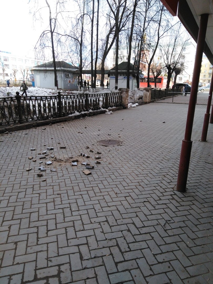 В Кирове рушится фасад здания, ремонт которого запланирован через 24 года
