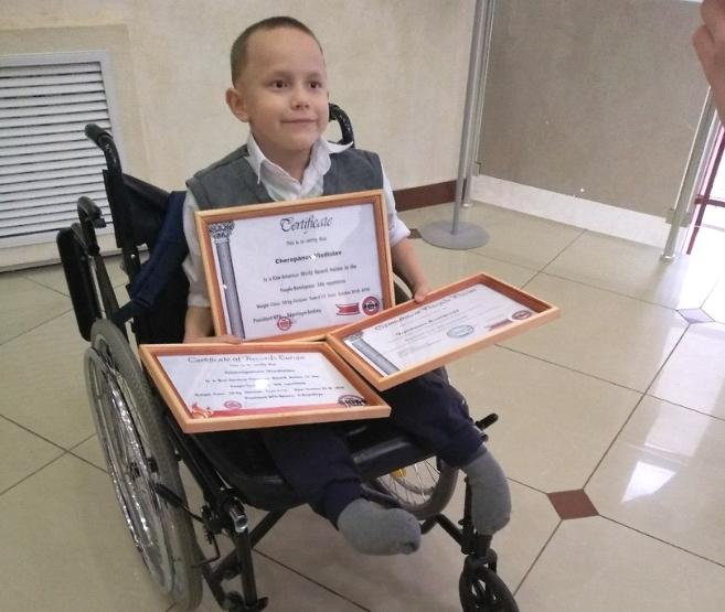 Восьмилетний силач из Советска мечтает об удобной инвалидной  коляске