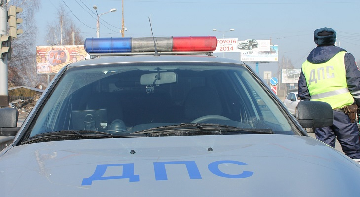 В Кировской области полицейские в ходе погони со стрельбой остановили машину с нарушителем