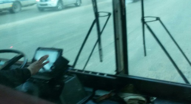 Гонки, выезды на встречку, игры на планшете и драки: за что наказывали кировских водителей автобусов
