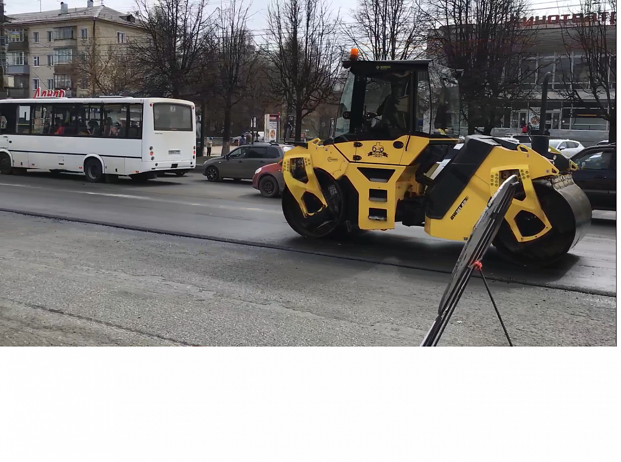 Видео: в Кирове начали ремонт дороги у ЦУМа