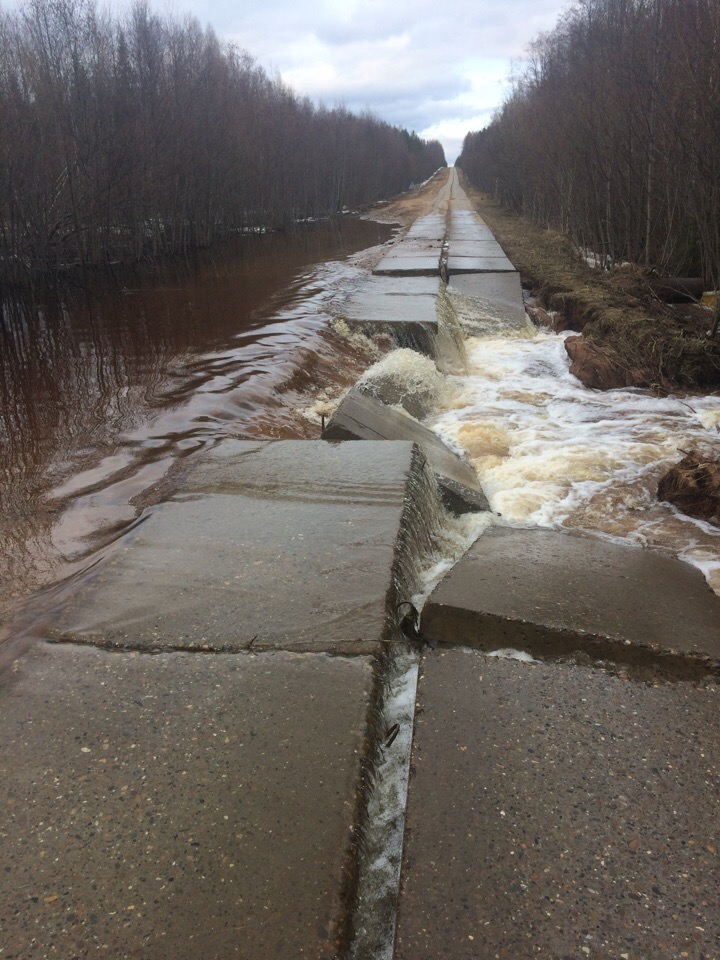 В Кировской области затопило дорогу: несколько поселков отрезаны от центра