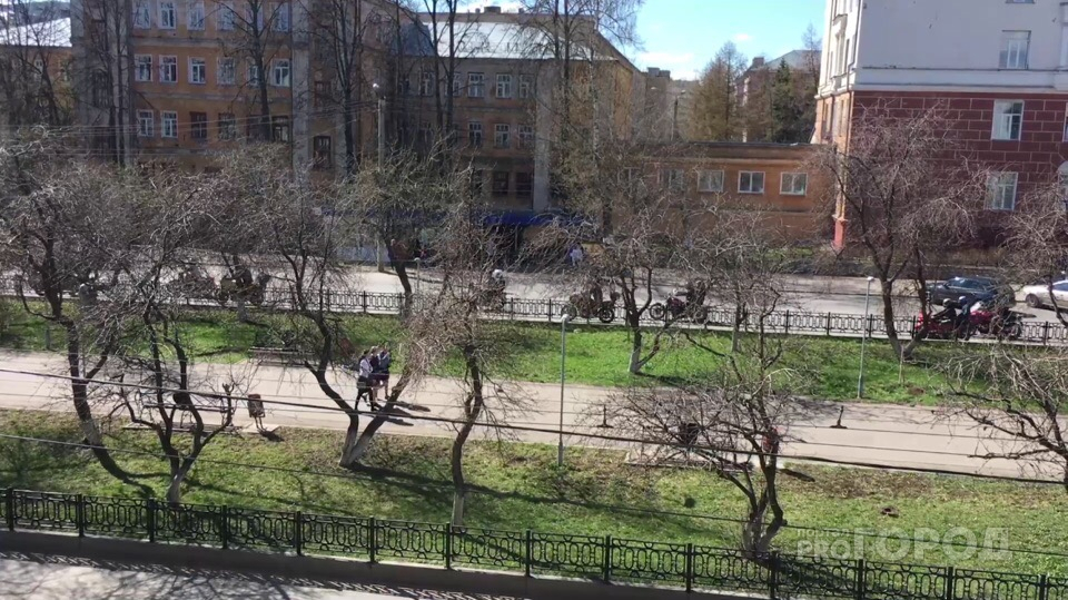 Видео: сотни байкеров прокатились по центру Кирова