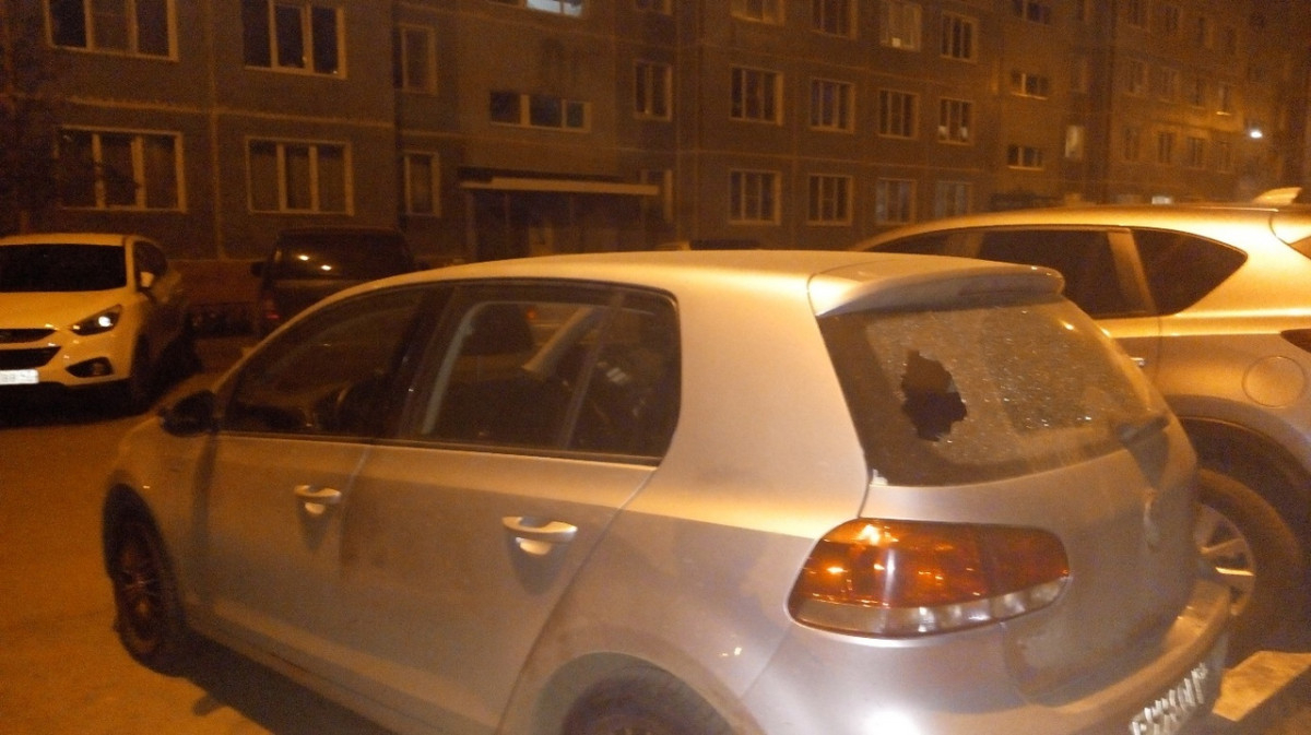 В Кирове вандалы уценили несколько припаркованных автомобилей