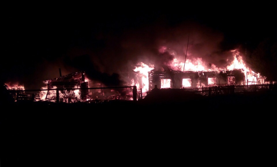 Ночью при пожаре в Кировской области погиб мужчина
