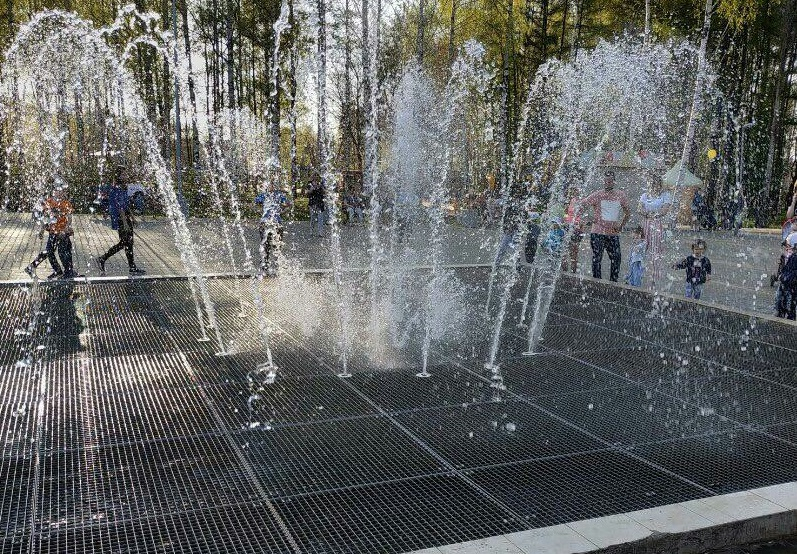 Стало известно, когда включат фонтан в Кочуровском парке