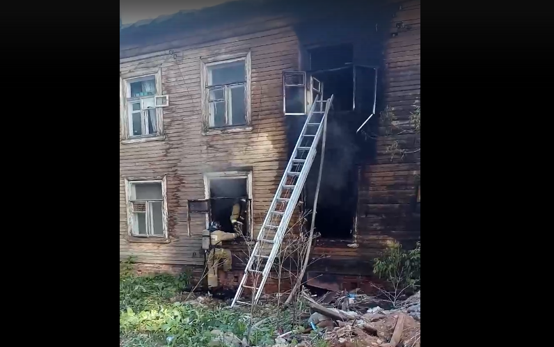 Стала известна причина пожара в жилом доме в центре Кирова