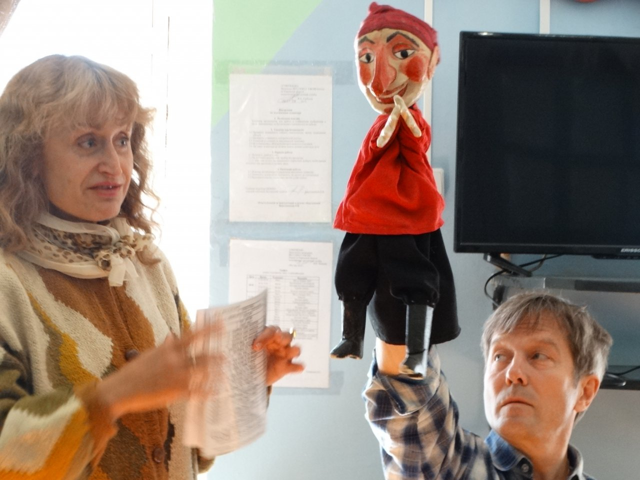 Перед кировскими осужденными выступили актеры театра кукол