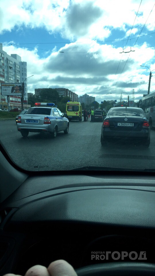 Видео: утром на Московской столкнулись 5 машин, работает реанимация
