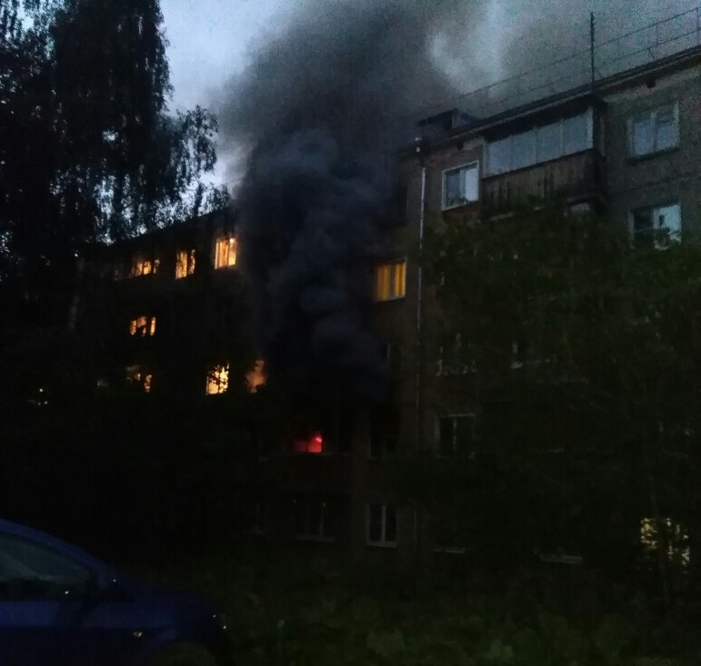 В Кирове загорелась квартира на Лепсе: эвакуировали 23 человека