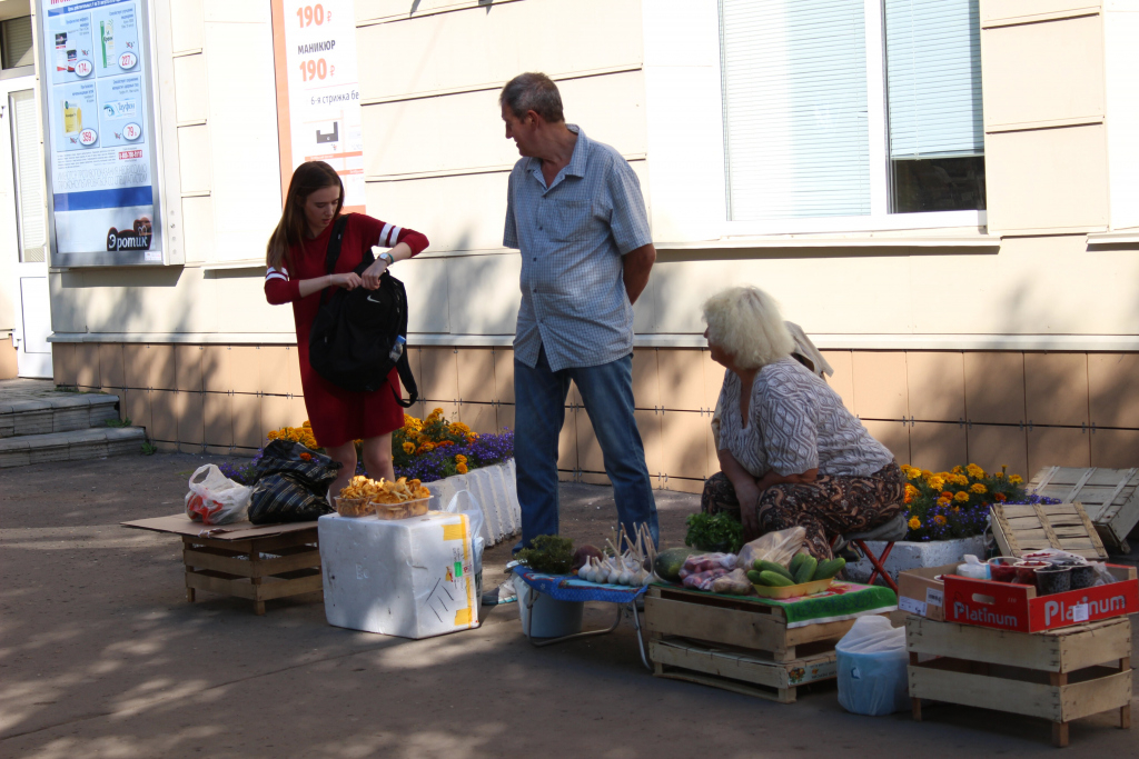 В Кирове активно штрафуют перекупщиков садовой продукции