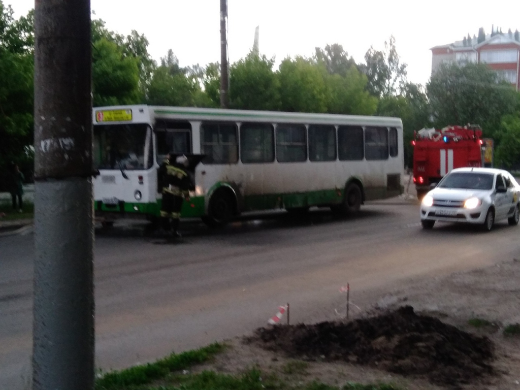 Что обсуждают в Кирове: пожар в автобусе и женщина без памяти на дороге