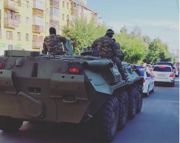 Кировчан удивила колонна военной техники, которая проехала по городу и области